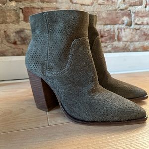 Vince Camuto Suede Boots 6.5 NWOT